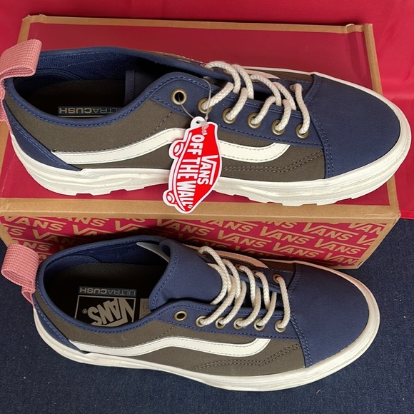 Vans Sentry Old Skool
(Waxed Canvas) Forest Night
VNOA5KR3B8A
WMNS sneakers - Picture 3 of 16